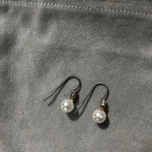 Pearl drop earrings